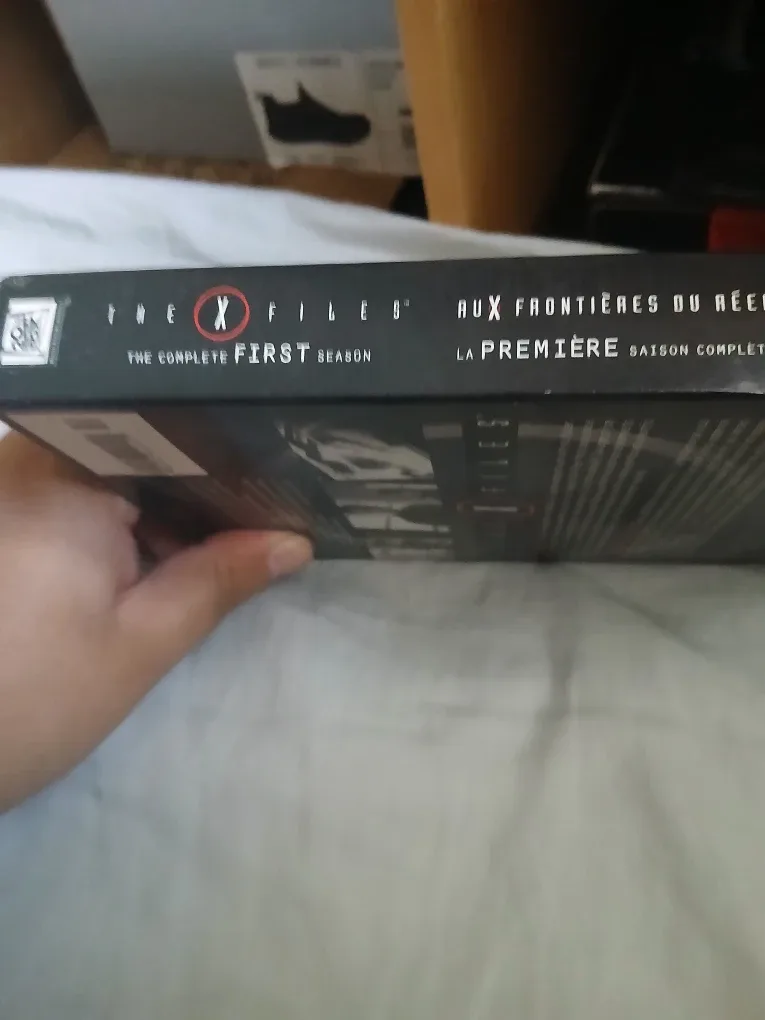 The X-Files: The Complete First Season DVD Set image indicator(3)