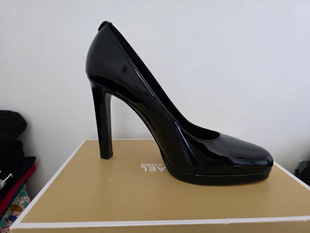 Michael Kors Black Patent Leather Heels image indicator(4)