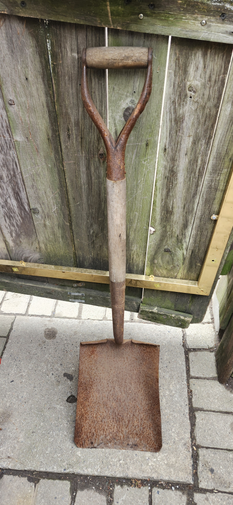 USED Shovel hevy duty metal.  price firm