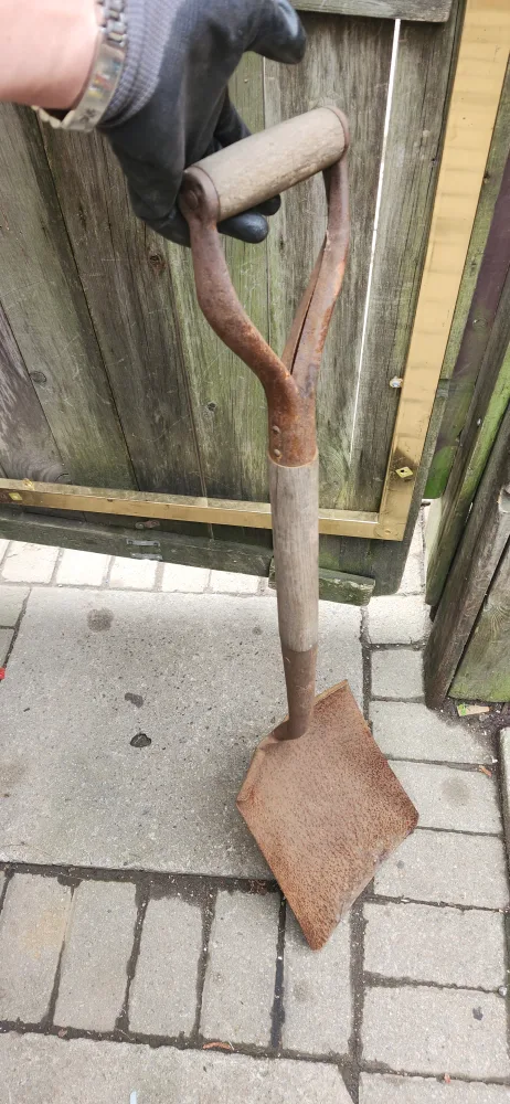 USED Shovel hevy duty metal.  price firm image indicator(3)