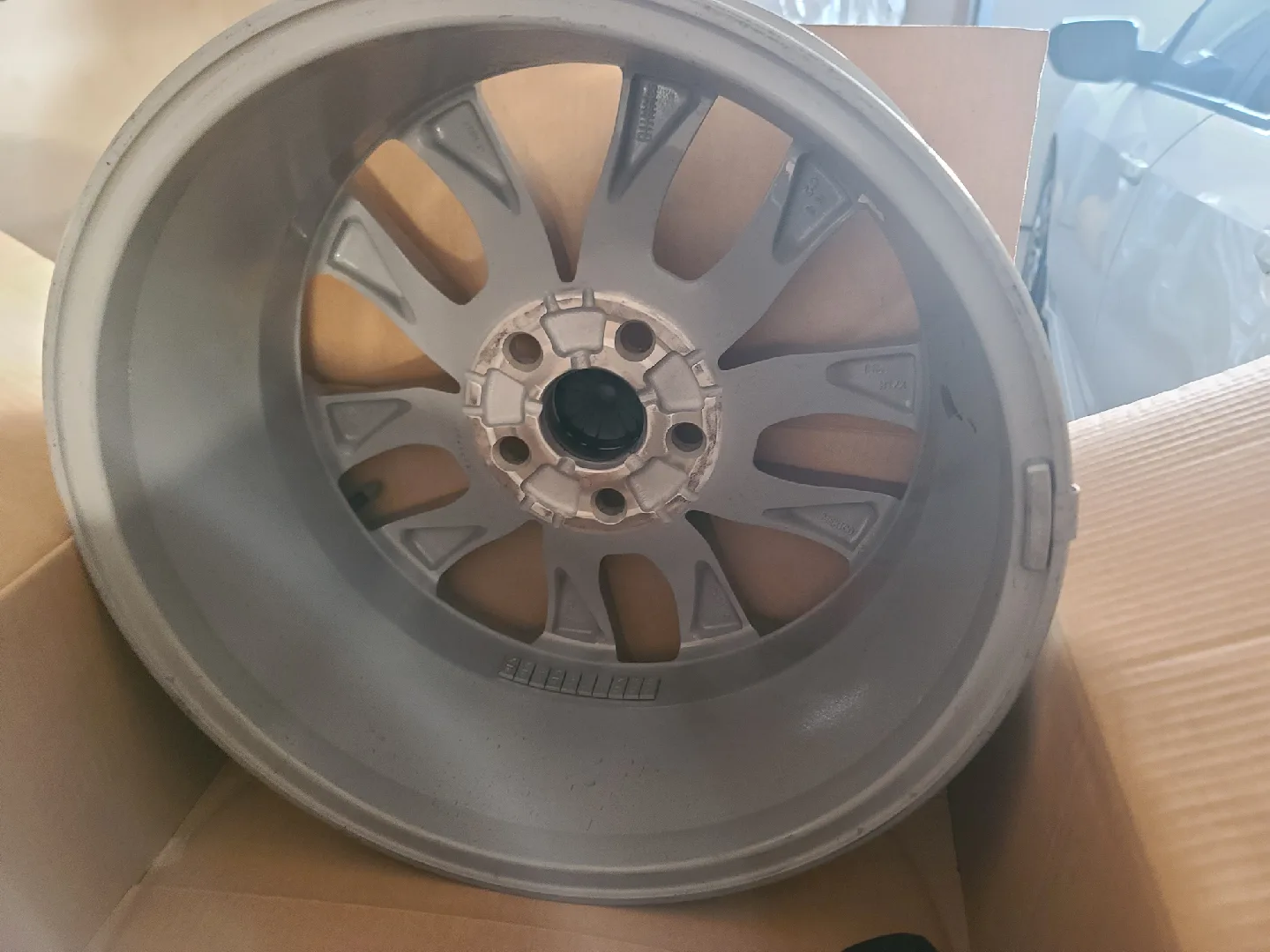 Toyota Genuine Parts Wheel Rim image indicator(2)