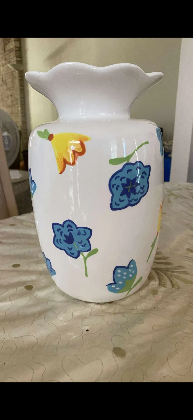 White Floral Vase thumbnail
