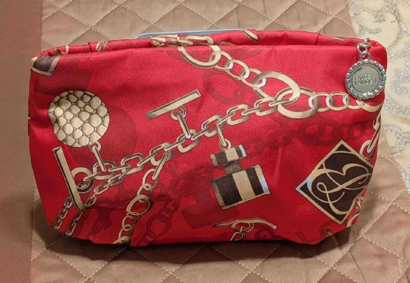 Estée Lauder Perfectly Clean Foam Cleanser & Red Bag image indicator(7)