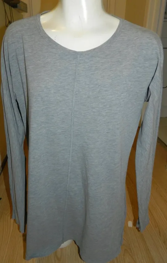 Lululemon superb Grey Long Sleeve Top..size 10 thumbnail