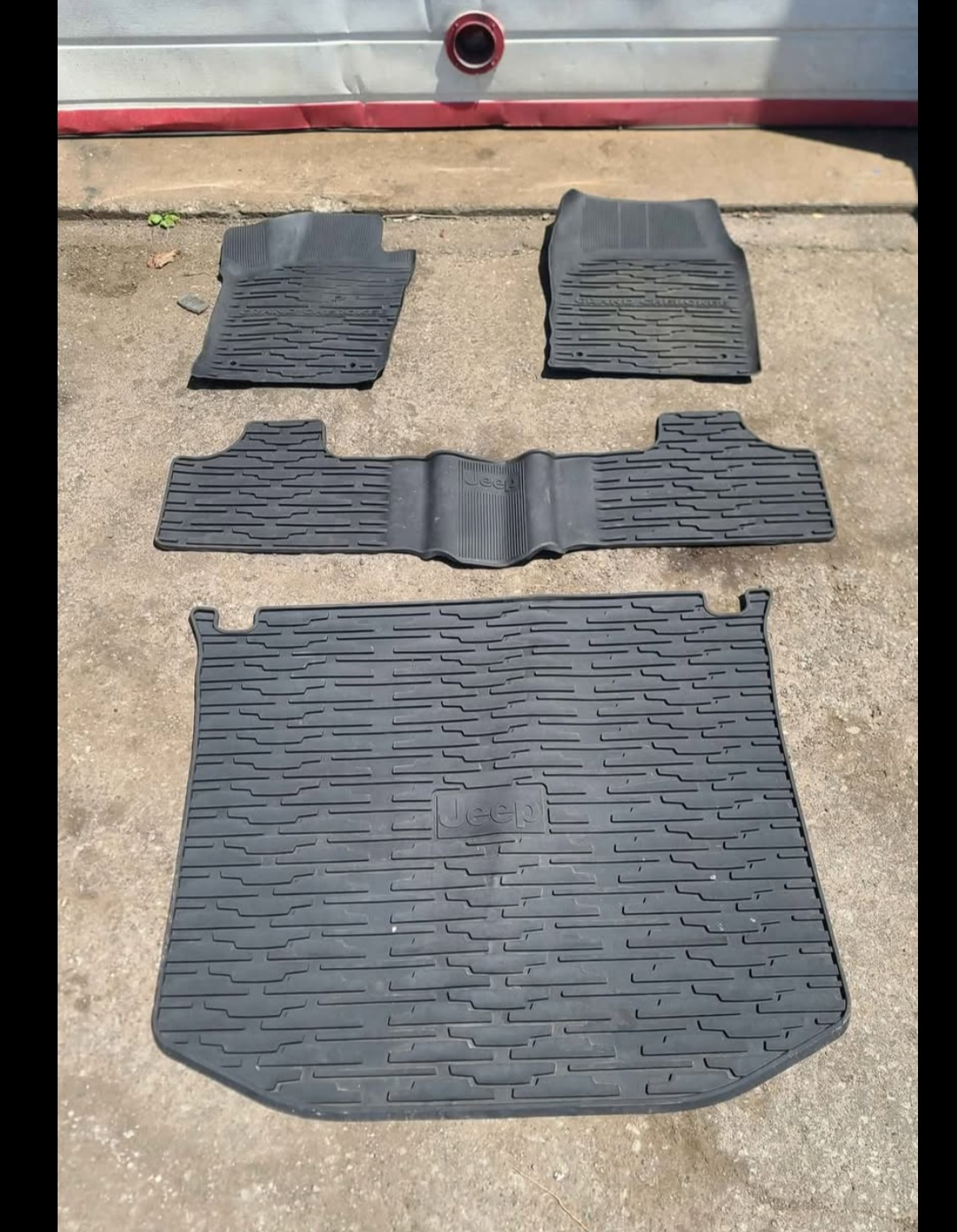 Full Set of OEM Rubber Mats for Jeep Grand Cherokee