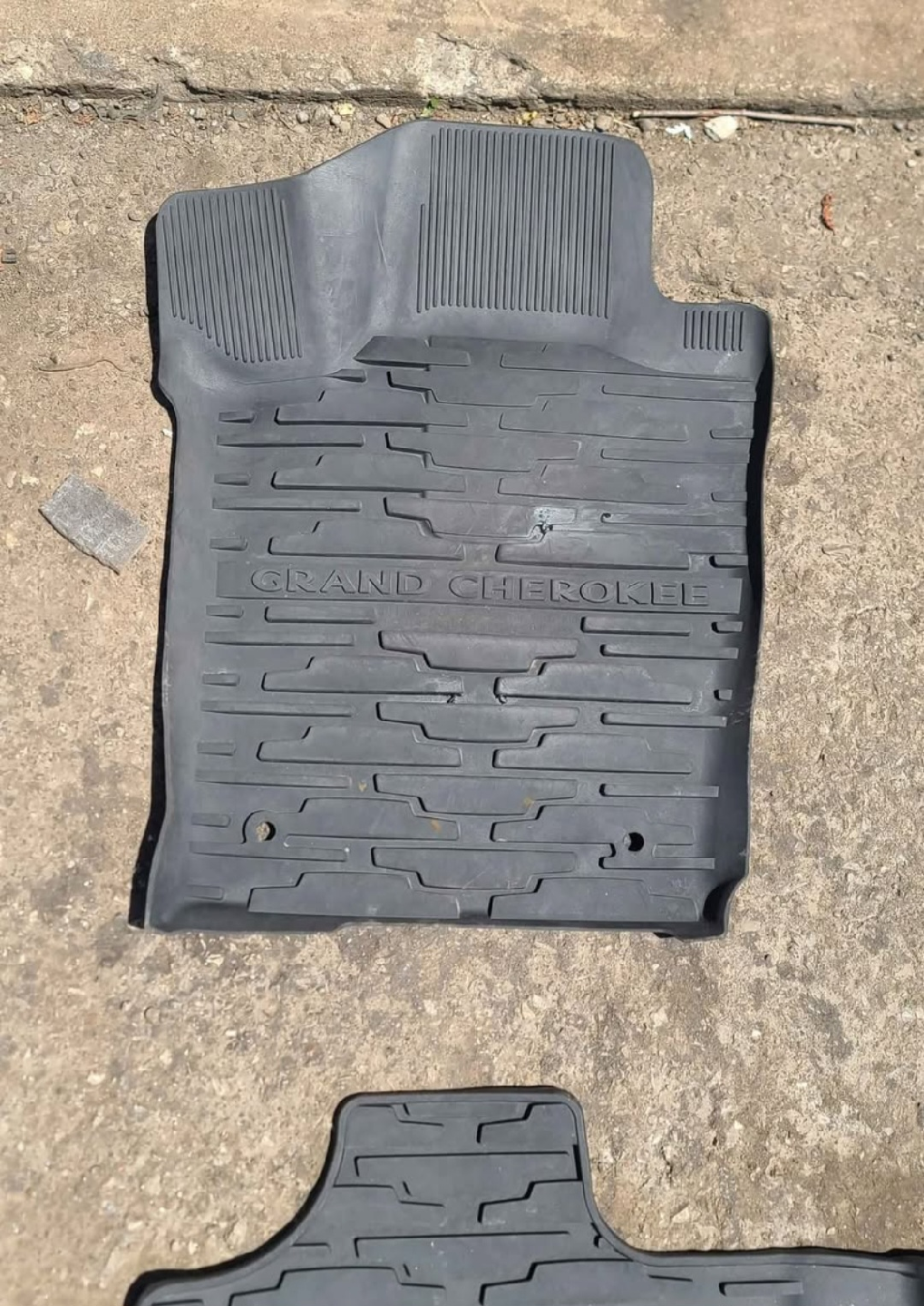 Full Set of OEM Rubber Mats for Jeep Grand Cherokee - photo 2