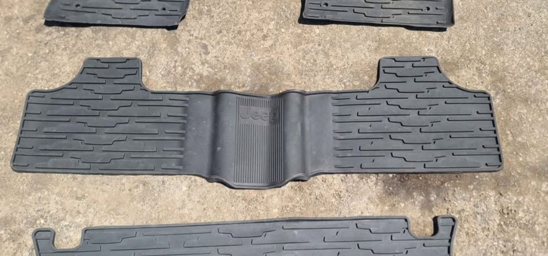 Full Set of OEM Rubber Mats for Jeep Grand Cherokee - photo 4