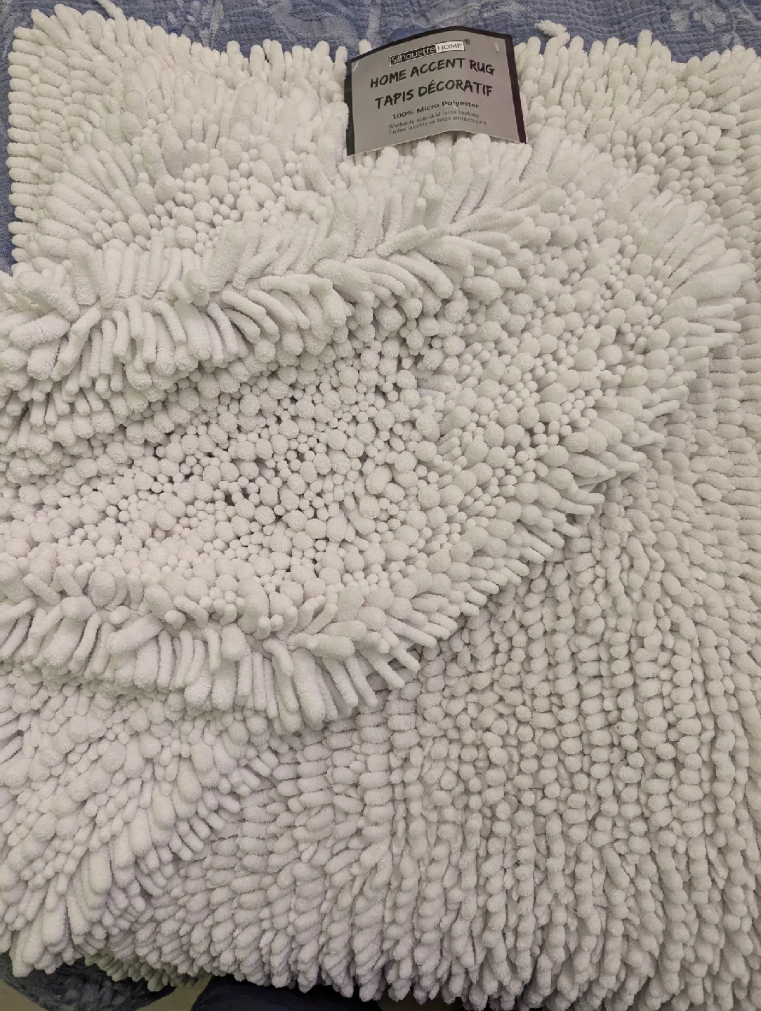 Bathroom rugs.Pet smoke free clean home. thumbnail