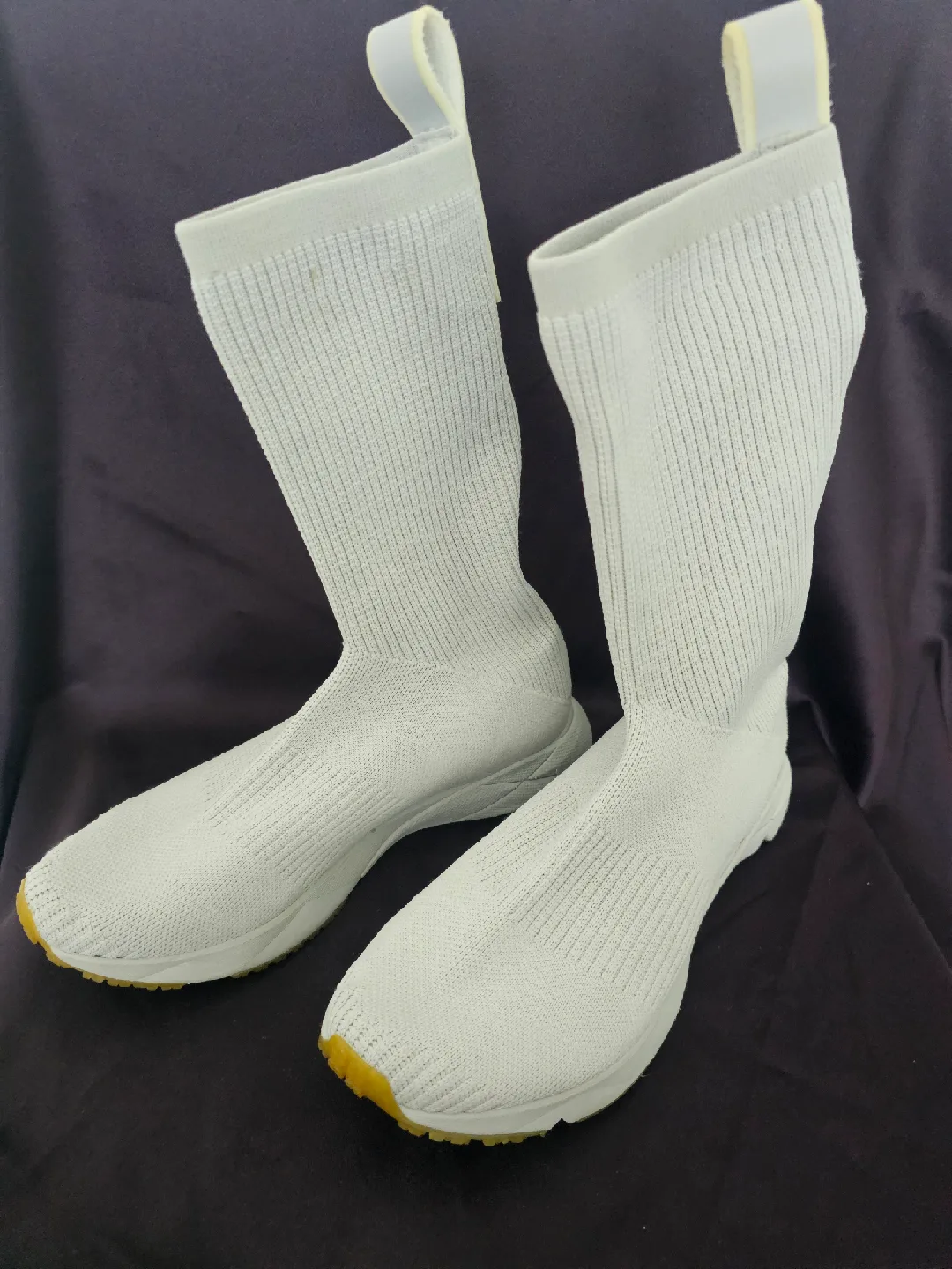 LIKE NEW - Reebok Sock-Style Shoes - size 5 thumbnail