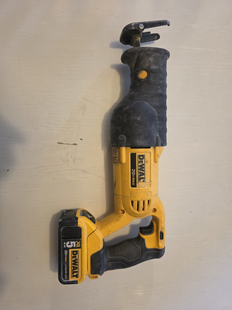 DeWalt DCS380 Variable Speed Reciprocating Saw