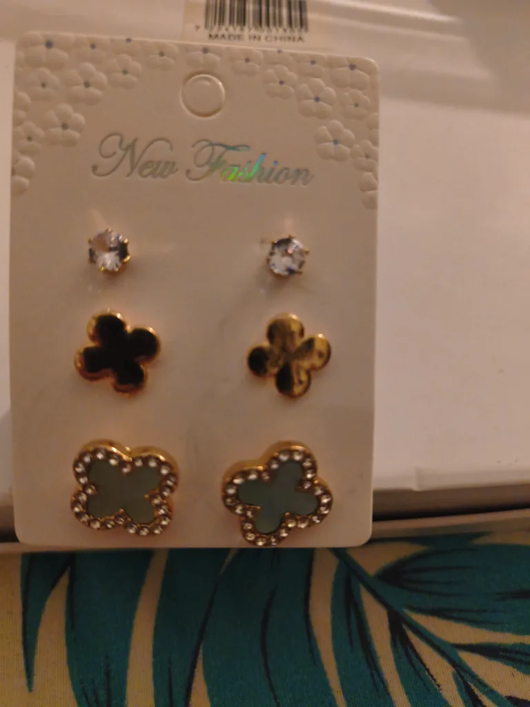 New Fashion Earrings Set thumbnail