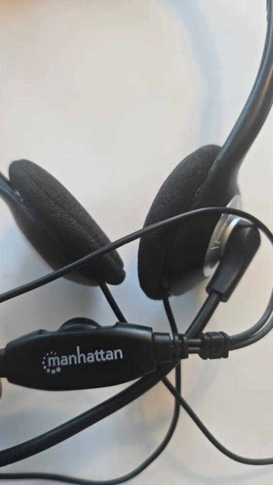 Manhattan Headset with Microphone image indicator(2)