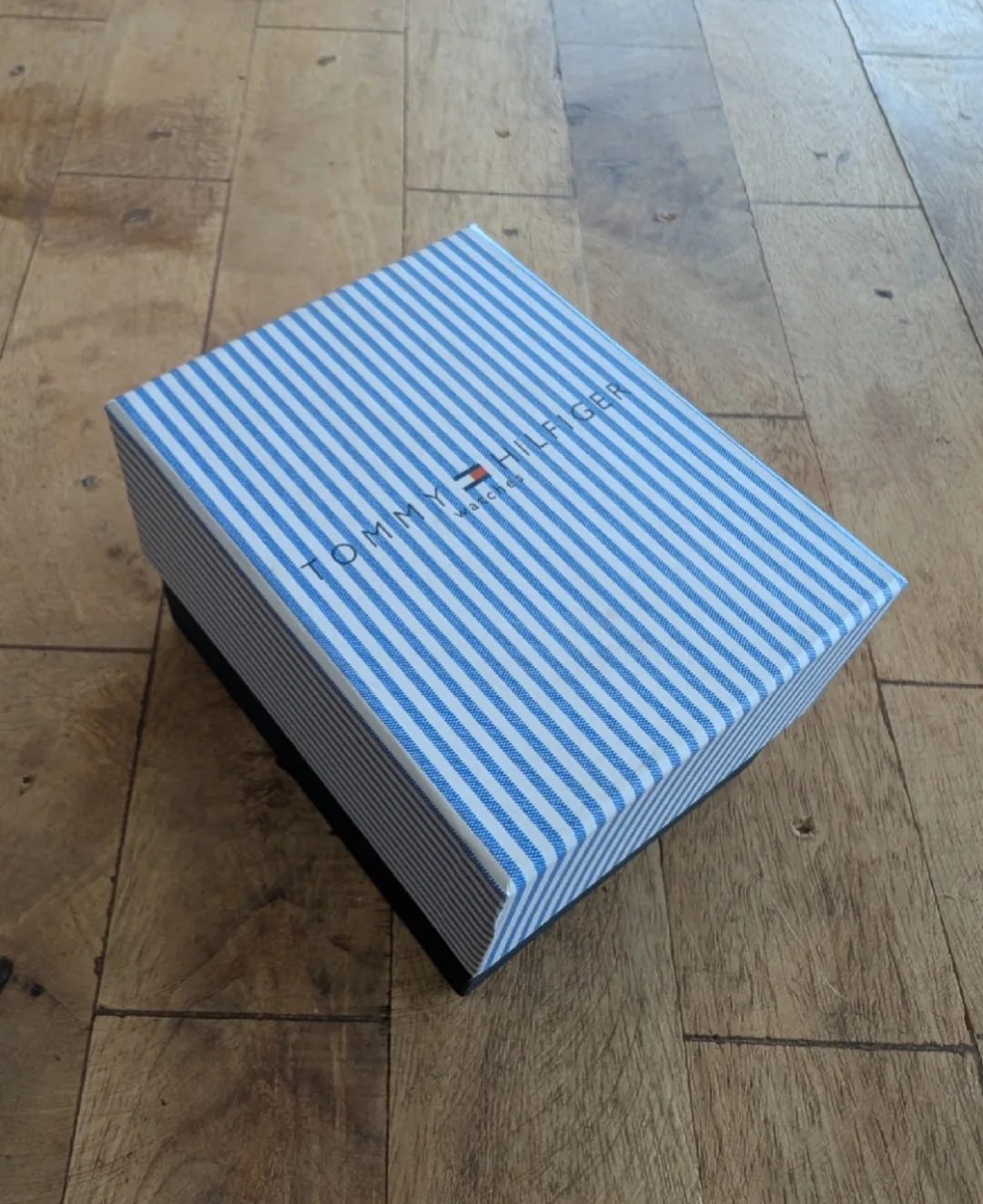 Tommy Hilfiger Watch image indicator(3)