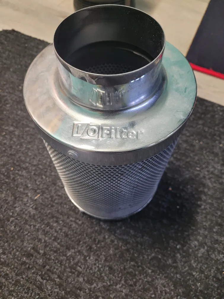 5x5 ft indoor grow tent with light/carbon filter image indicator(4)