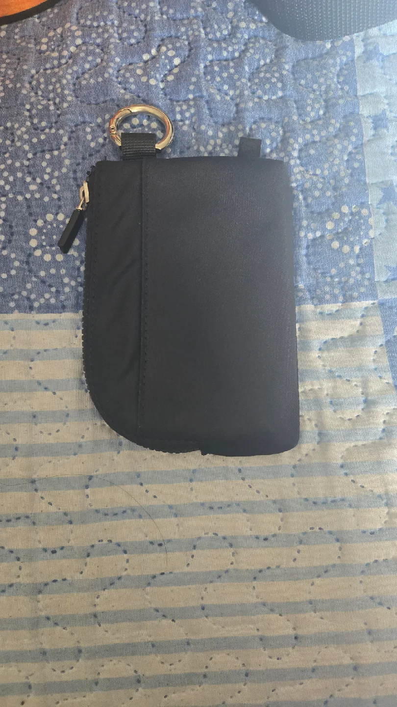 Lululemon Black Card Holder image indicator(2)