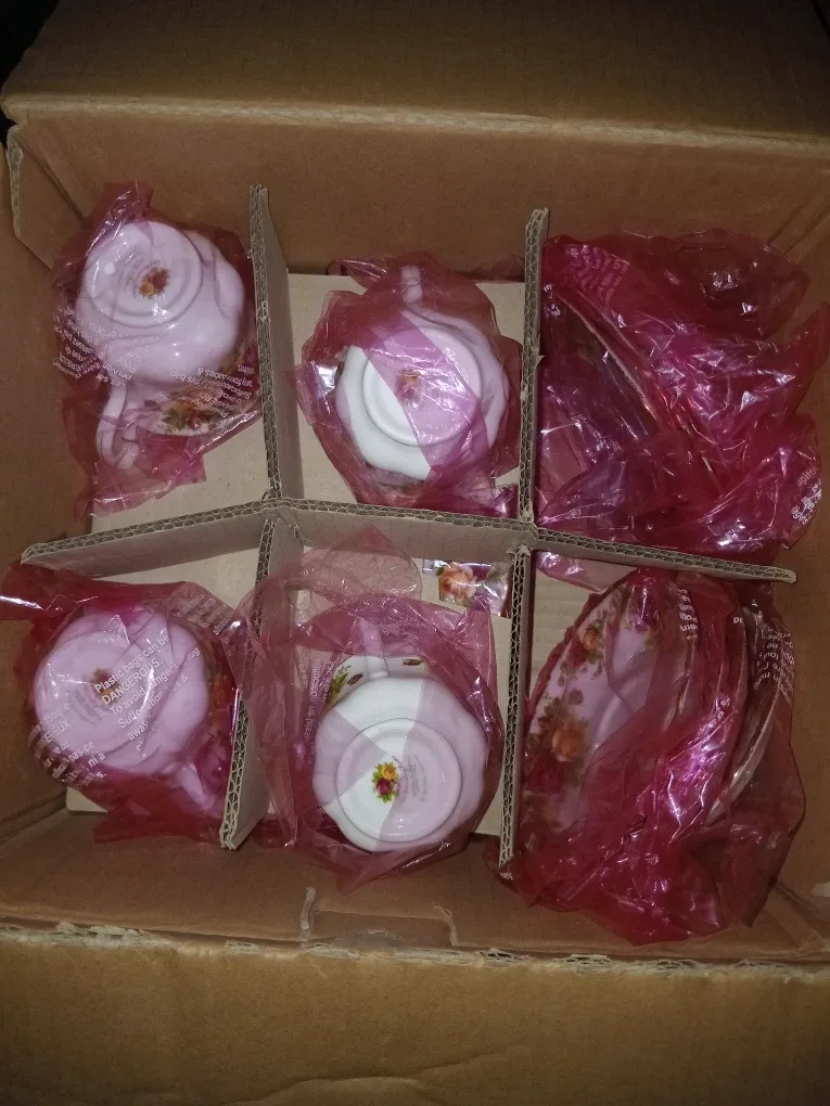 Royal Albert Old Country Roses 20 Piece Tea Set image indicator(2)