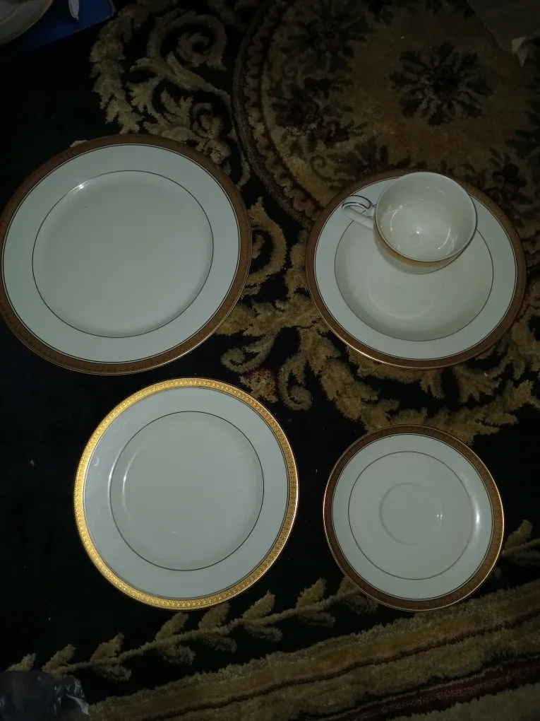 Royal Albert Old Country Roses 20 Piece Tea Set image indicator(3)