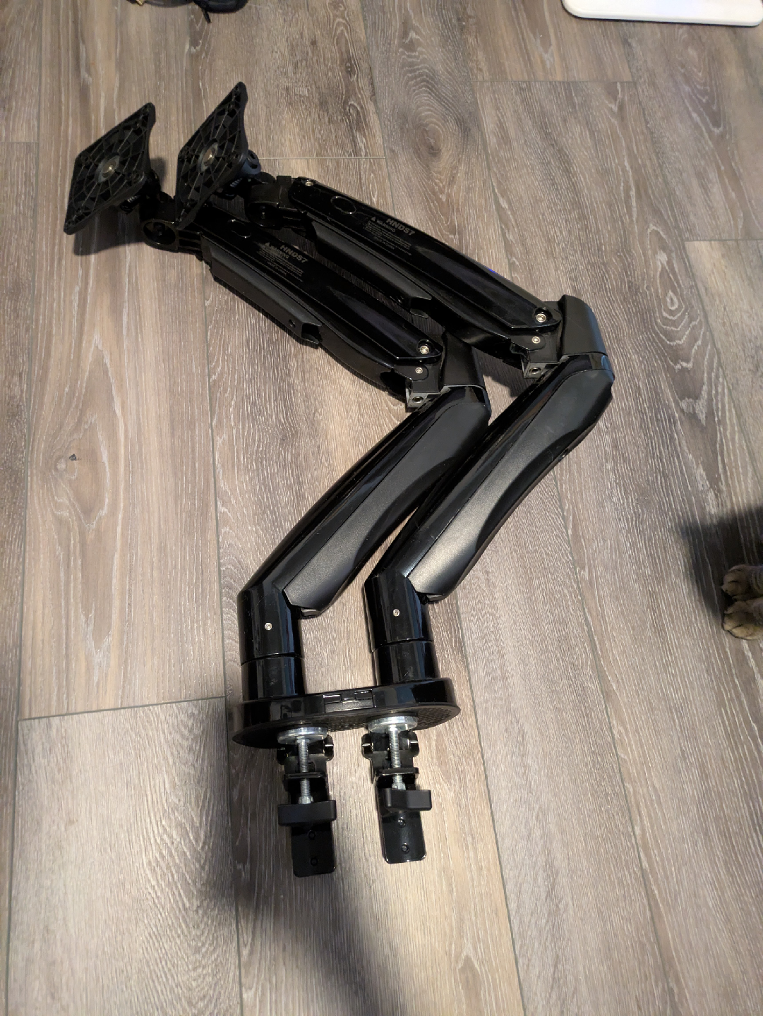 HNDS7 Dual Monitor Arms