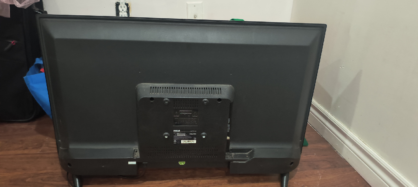 RCA 32" LED TV - photo 2