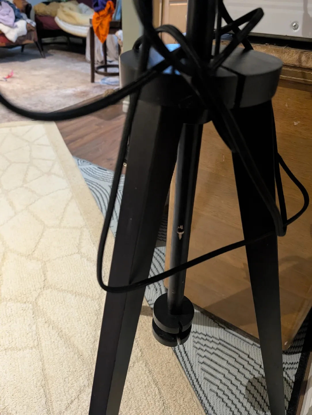 Retro Tripod Floor Lamp – Cat in the Hat Lamp image indicator(5)