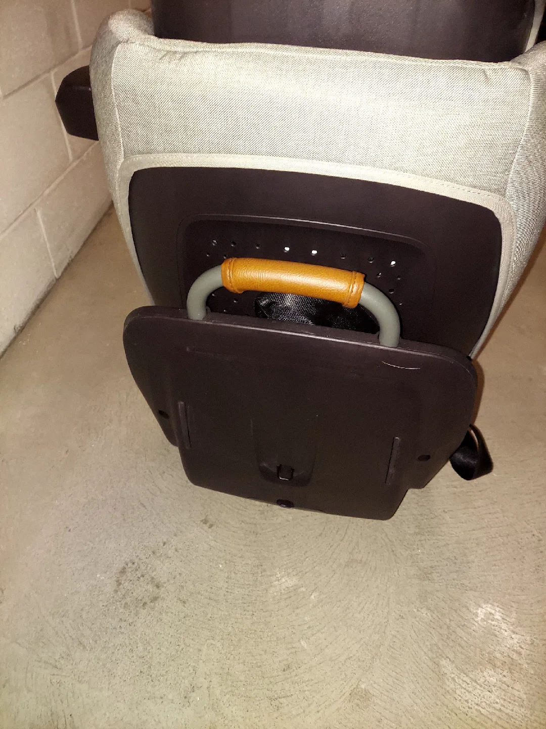 Sold Nuna REVV Rotating Convertible Car Seat image indicator(7)