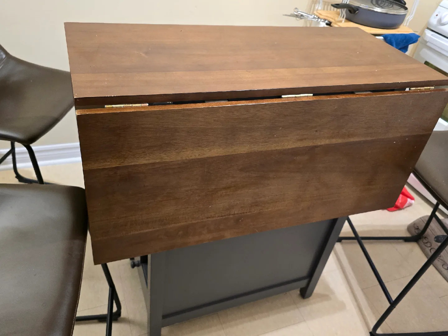 Kitchen/bar Table with Wine Rack & 3 bar  Chairs image indicator(8)