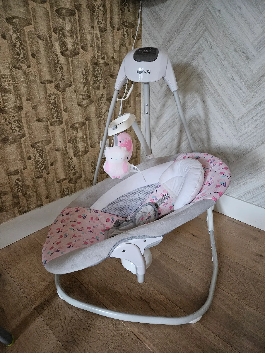 Ingenuity SimpleComfort Compact 6-Speed Baby Swing image indicator(2)