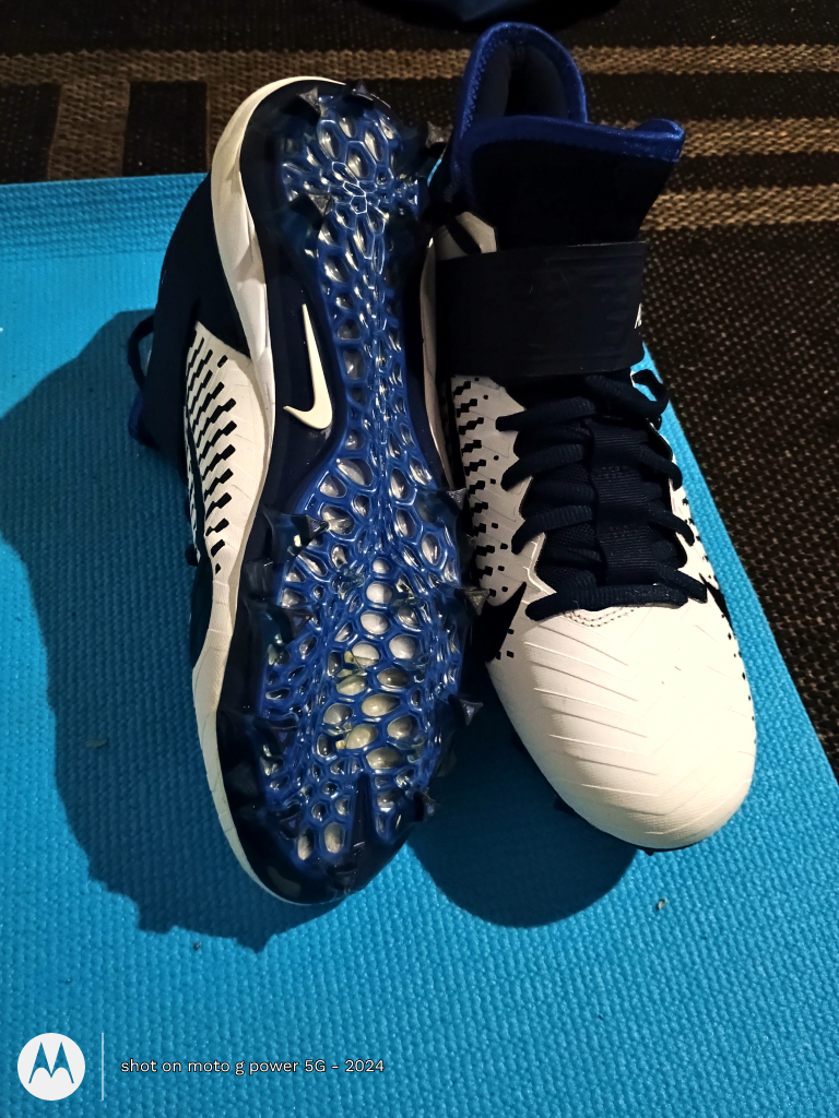 Nike Alpha Menace Pro 3 Football Cleats - US 7.5 - photo 3