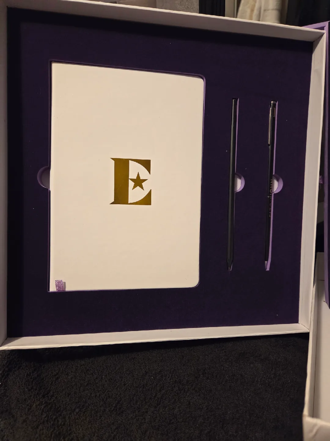 Elton John Farewell Yellow Brick Road VIP Gift Box Set image indicator(2)