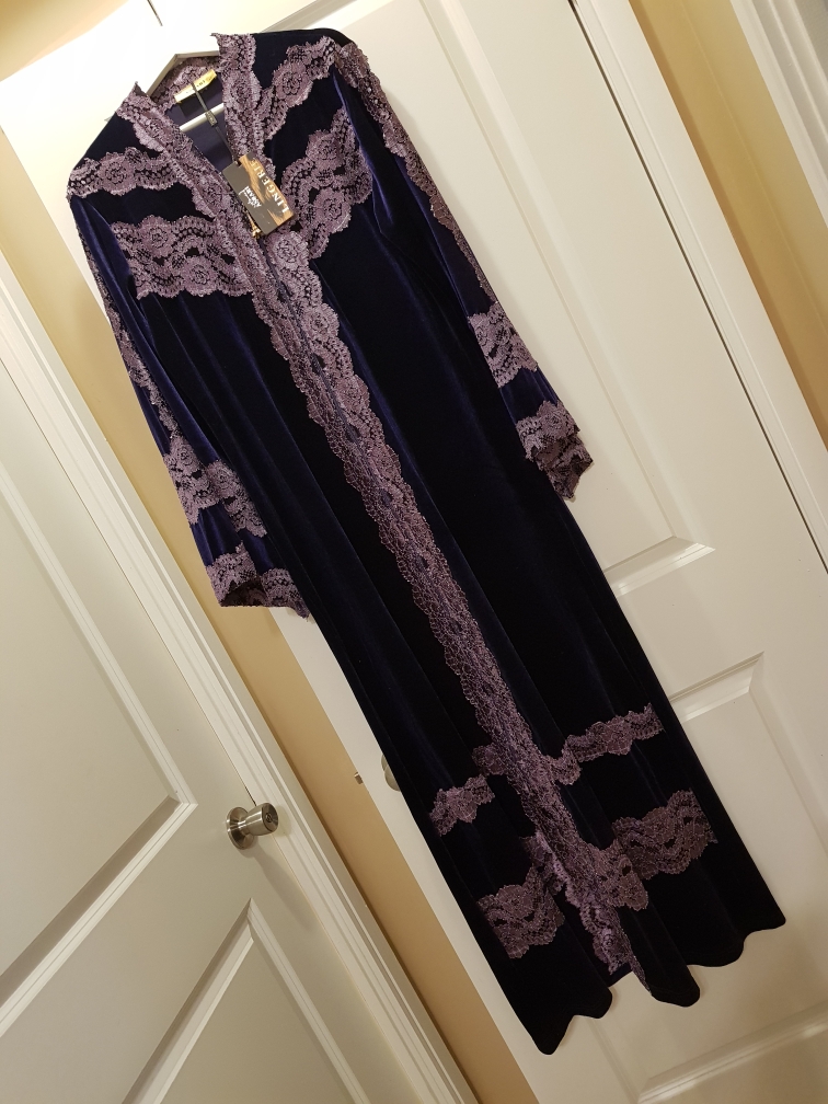 Velvet dress- Gulf style
