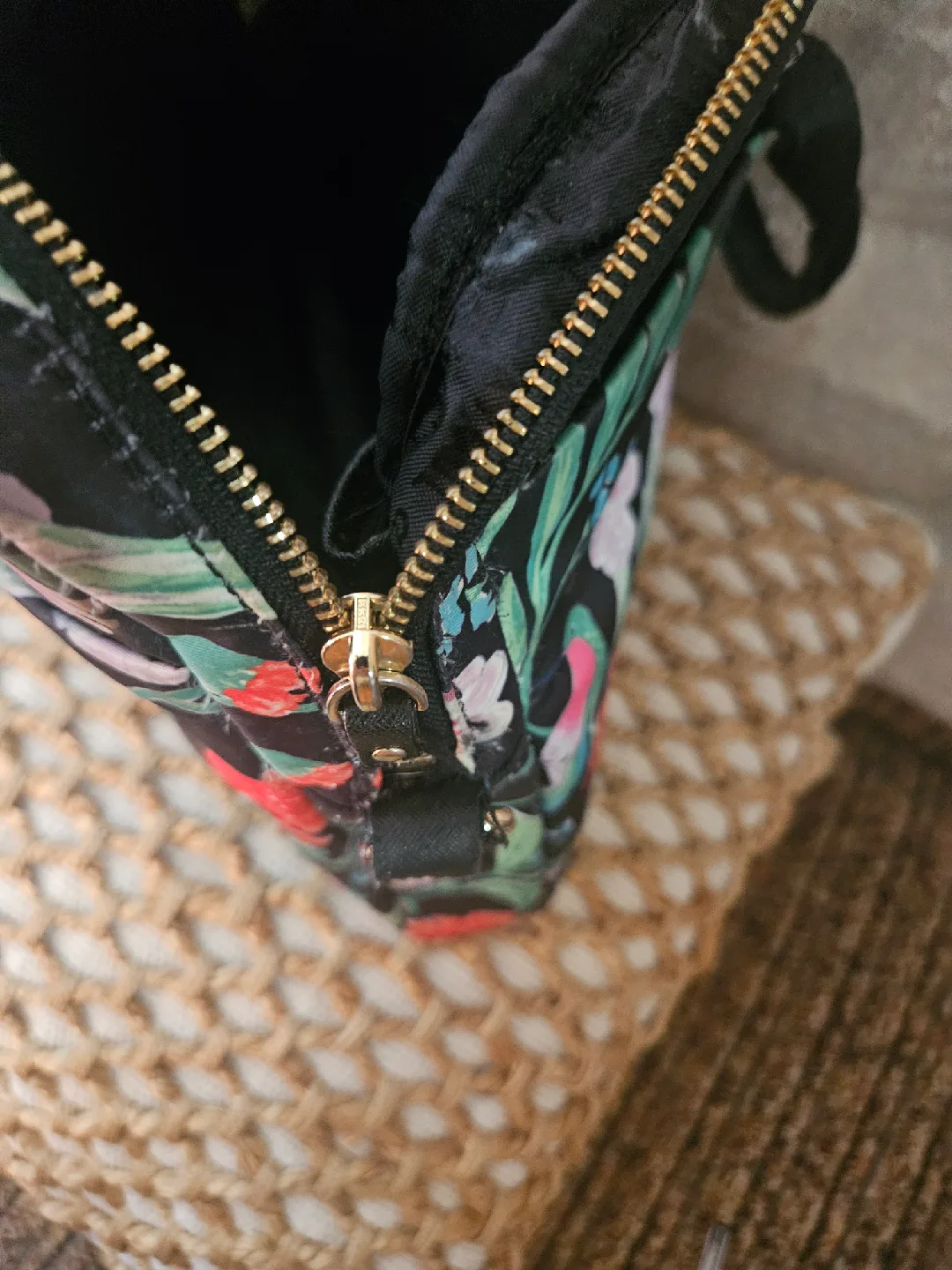 Kate Spad, Floral Pattern Laptop  Crossby  Strap image indicator(2)