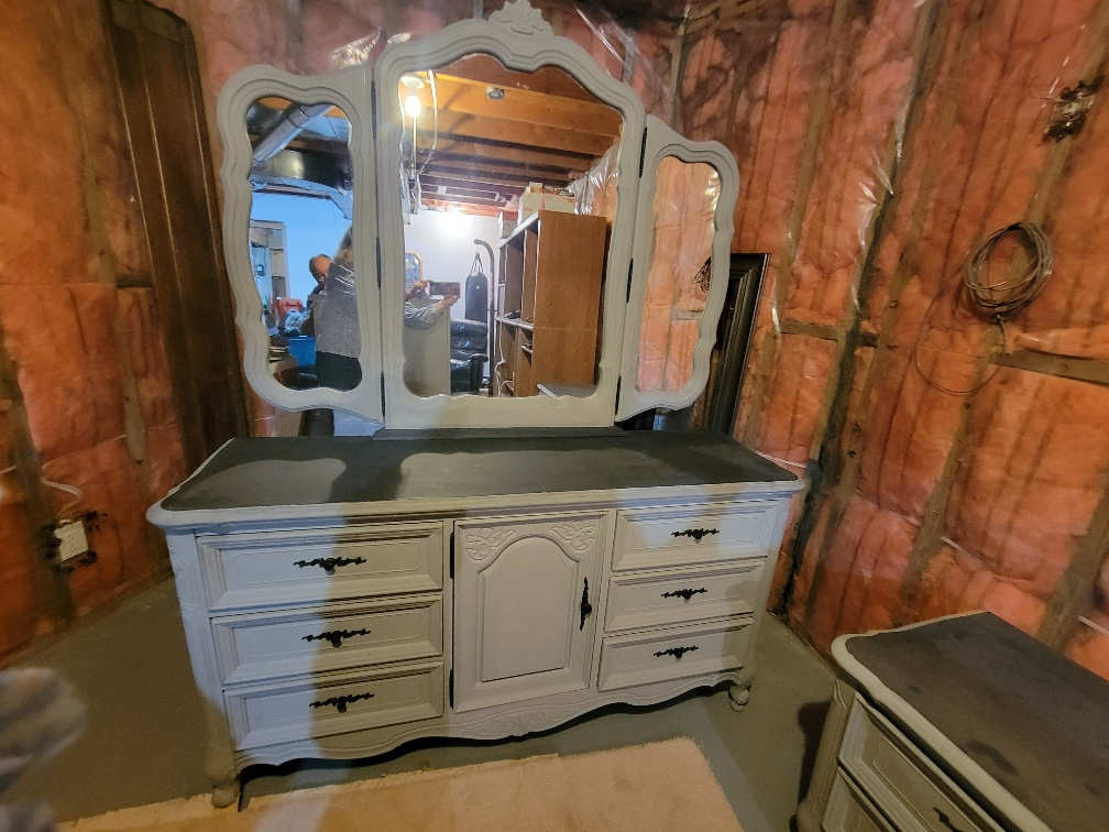 Bedroom Set - Dresser, Nightstands, Headboard - photo 4