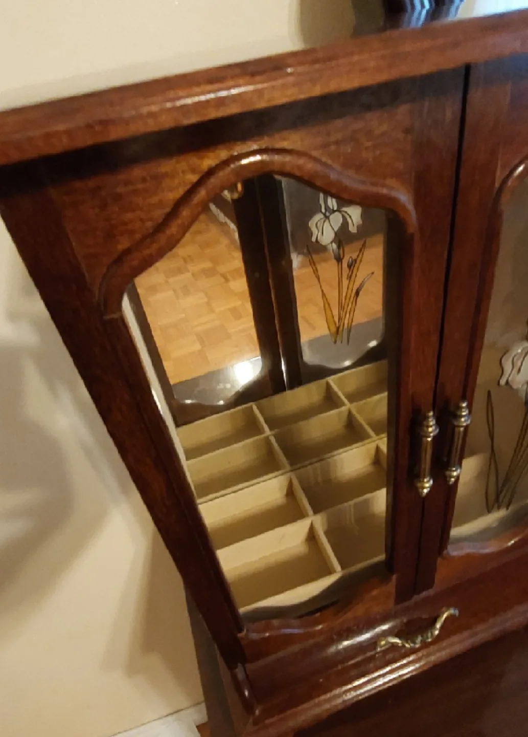 Wooden Jewellery Cabinet image indicator(7)