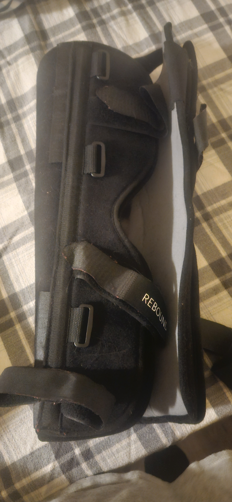 Knee brace
