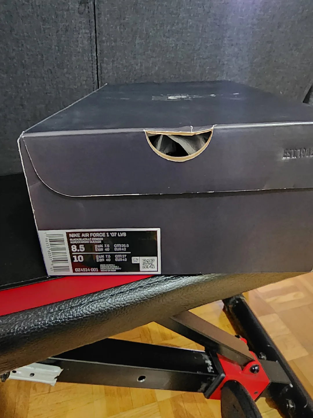 Nike Air Force 1 '07 LV8 Black/Red Size 8.5 image indicator(8)