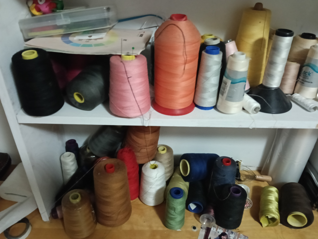 Sewing Thread Spools - Various Colours - photo 2