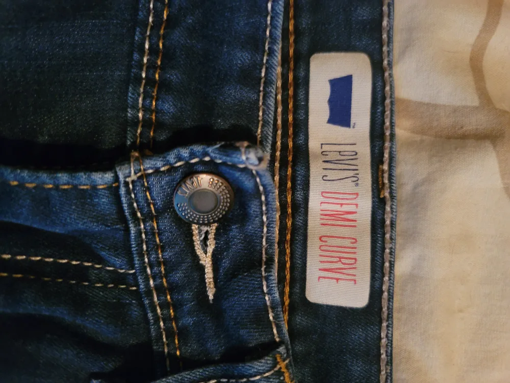 Levi's Demi Curve Jeans image indicator(3)