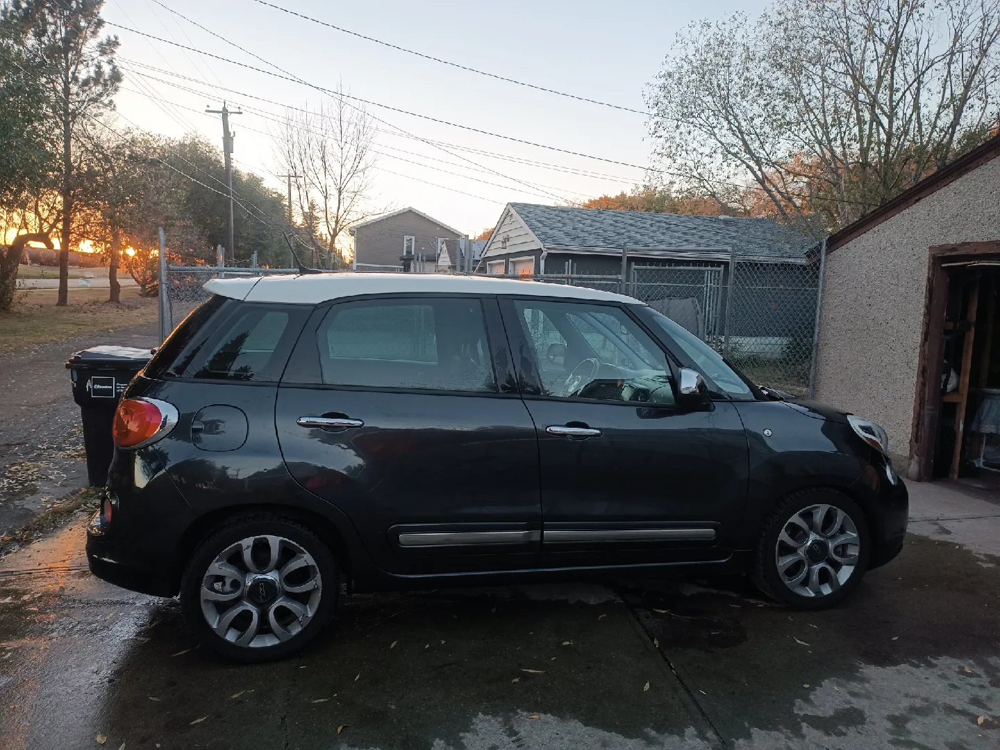 Fiat 500L (lounge) fully loaded with every option image indicator(3)