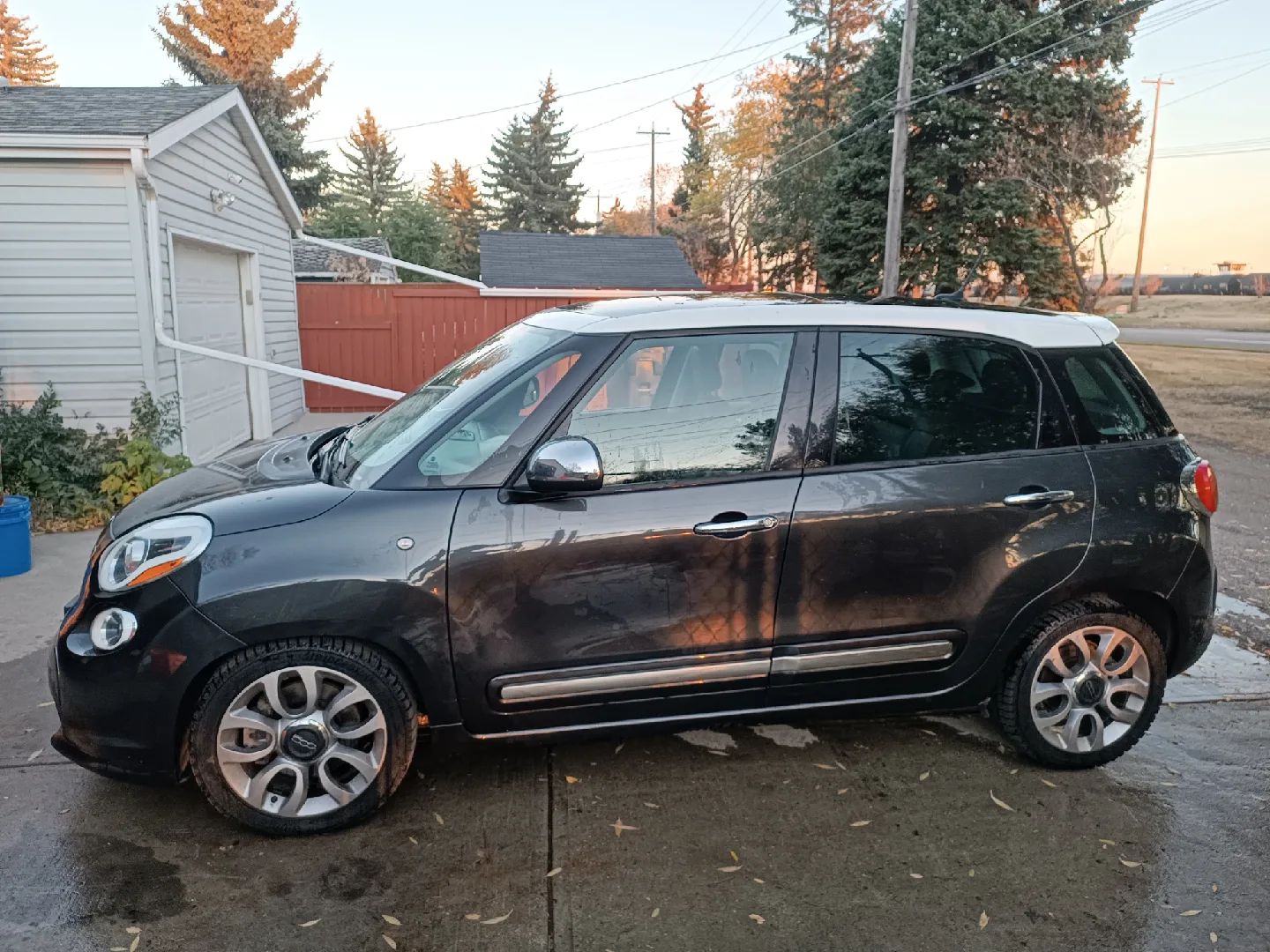 Fiat 500L (lounge) fully loaded with every option image indicator(4)