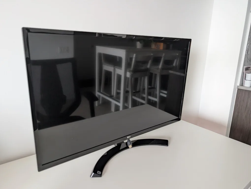 LG 32" Class Full HD IPS LED Monitor image indicator(2)