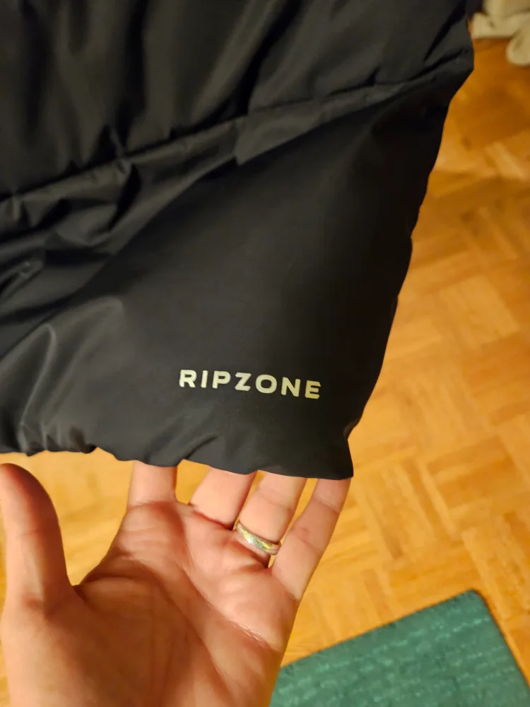 Ripzone Black Puffer Coat - Size L image indicator(4)
