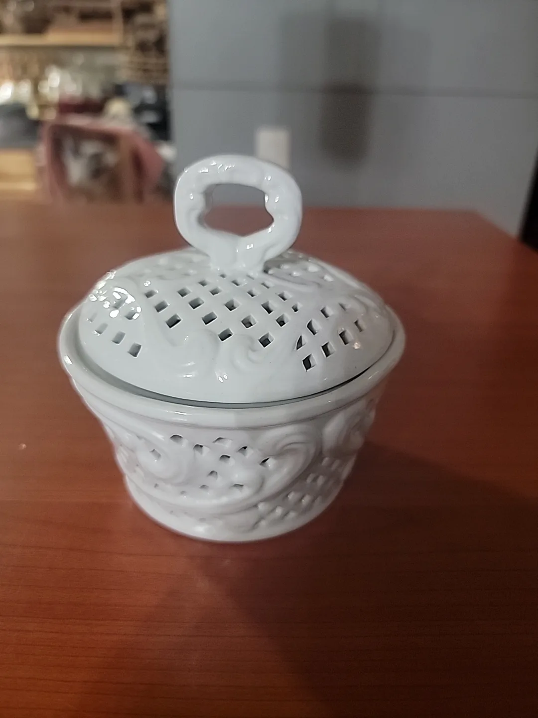 RR Treasures Porcelain Swan Covered Dish image indicator(9)