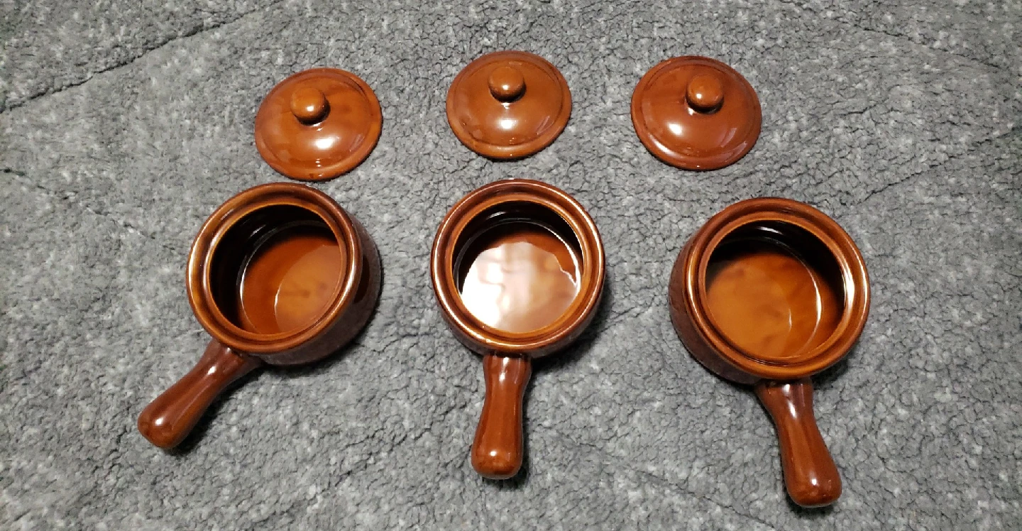 French Onion Soup Bowls with lids $5 each.