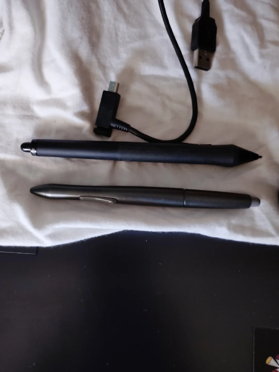 Wacom Intuos Pro PTH-851 Large Graphics Tablet image indicator(4)