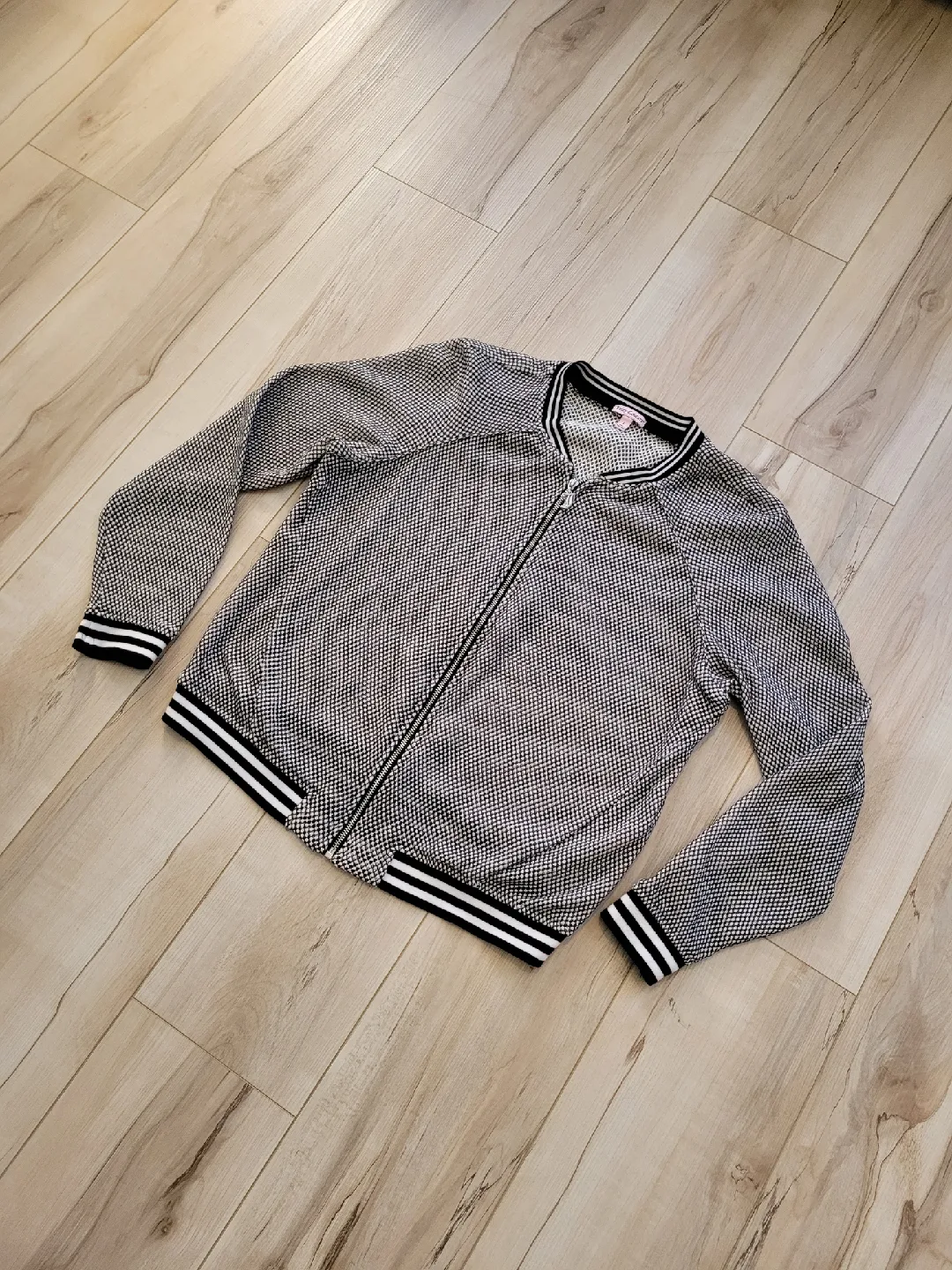 Juicy Couture Black & White Mesh Jacket - Size L image indicator(9)