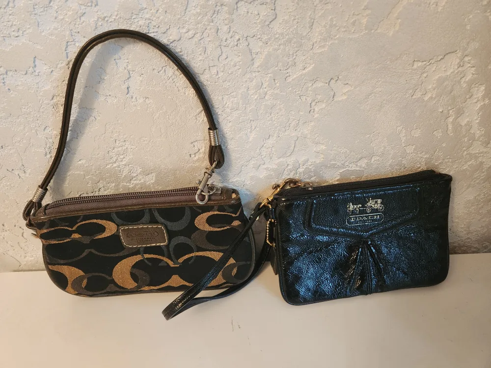 Coach Wristlet Duo image indicator(2)