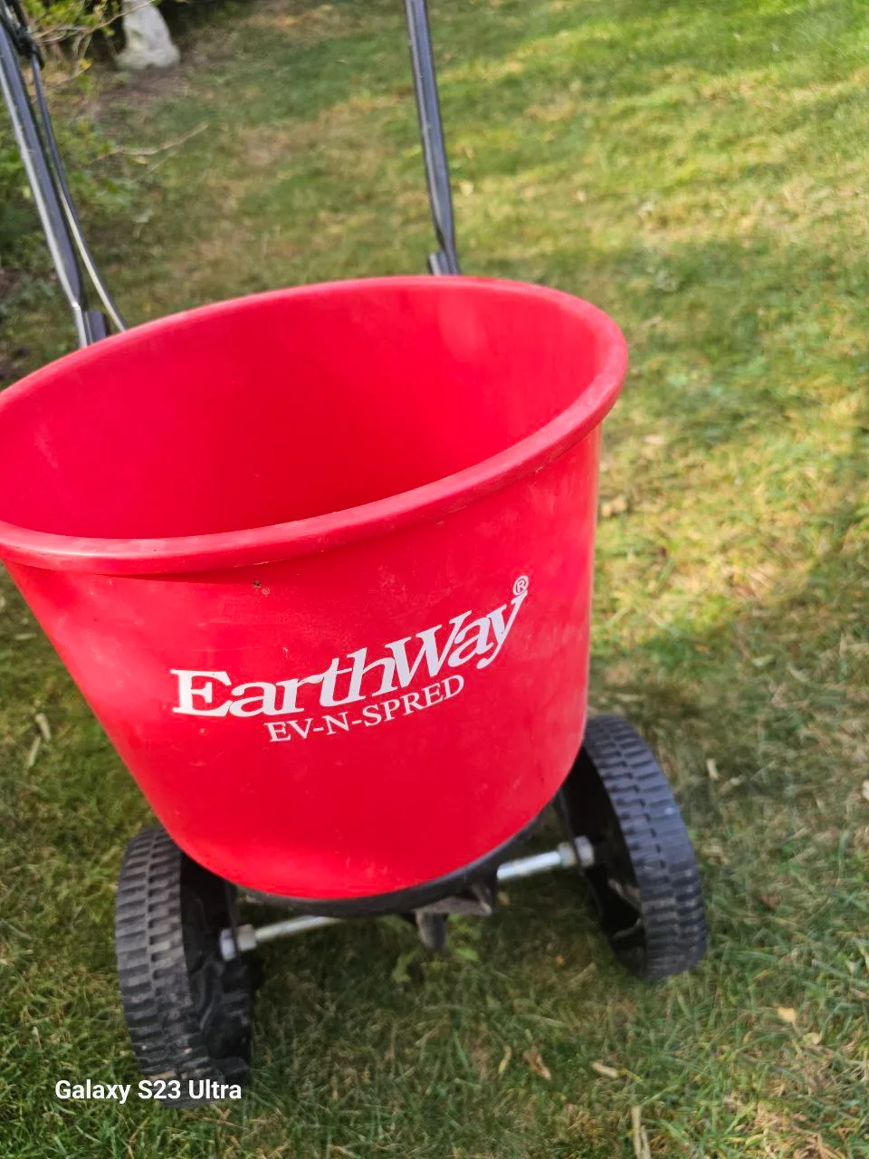 Earthway EV-N-SPRED Lawn Spreader thumbnail