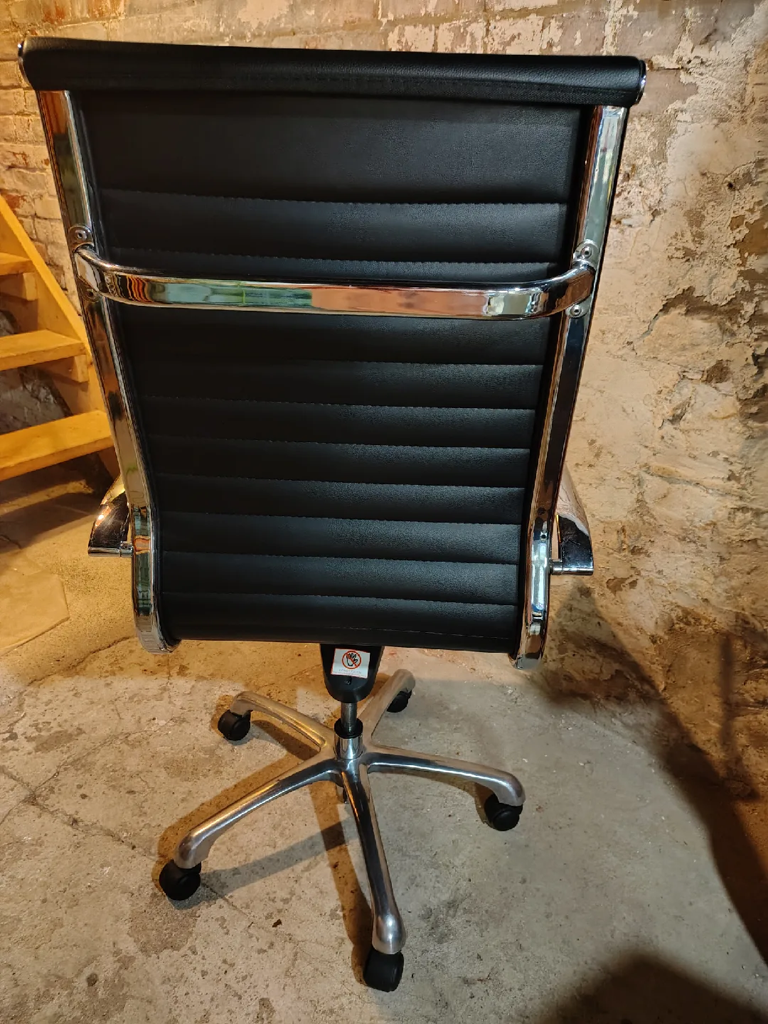 Eames Style Aluminum Group Office Chair – Excellent Condition image indicator(4)
