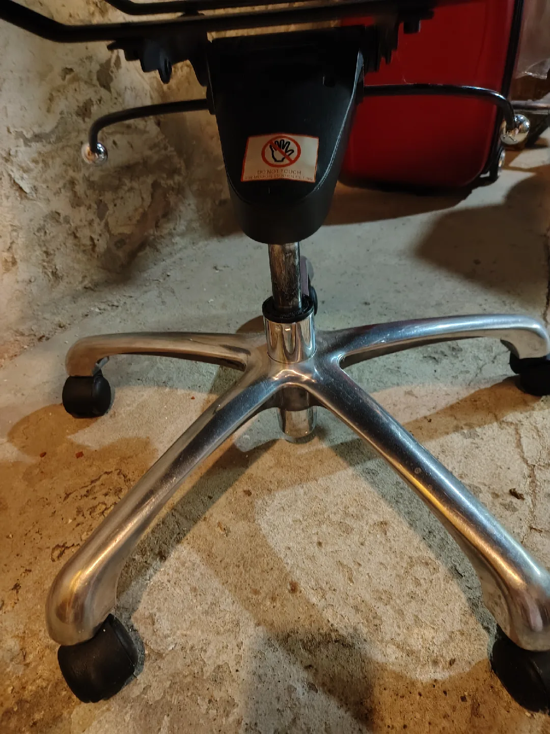 Eames Style Aluminum Group Office Chair – Excellent Condition image indicator(5)