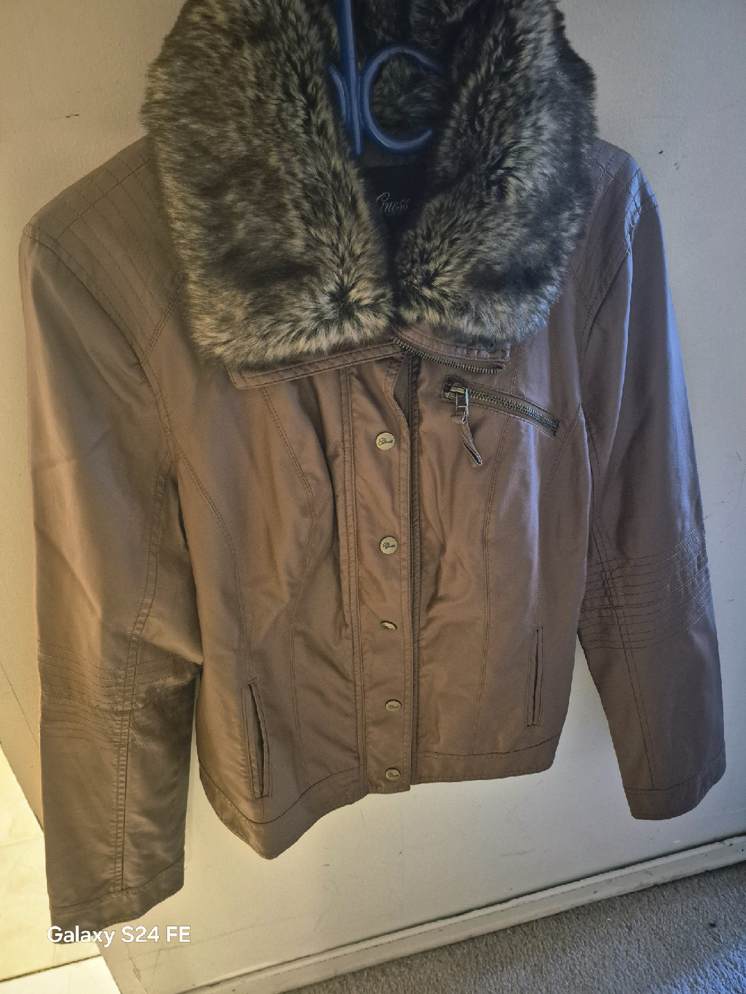 Guess fake leather  jacket  with  removable  fur - photo 4